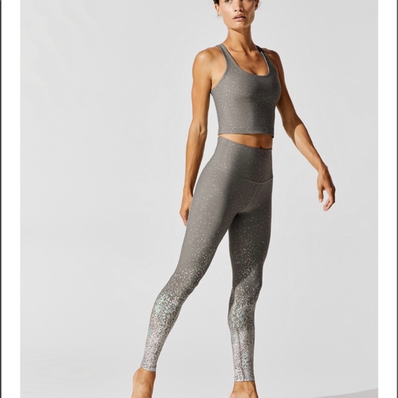 Beyond Yoga Alloy crop top with built in bra - Picture 4 of 4